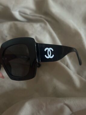 CHANEL Black Square Logo-Trim Sunglasses